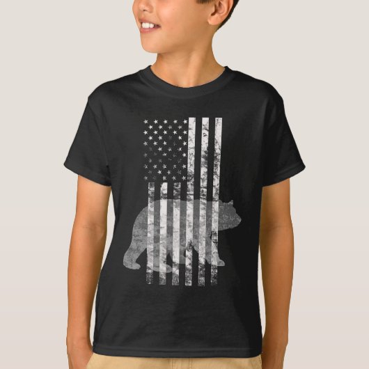 愛国的な狩りベアアメリカ国旗の猟師 Tシャツ (正面)