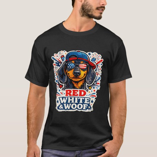 愛国的な赤白ワンワンダックスフンドの犬の面白グッズ Tシャツ (正面)