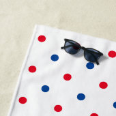 愛国的な赤白青水玉模様パターン休日 ビーチタオル (インサイチュ)