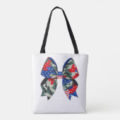 愛国的な迷彩弓デザイン – 星とストライプ トートバッグ (裏面)
