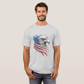 愛国的な鷲のギフト - アメリカ国旗USAプライド Tシャツ (正面フル)