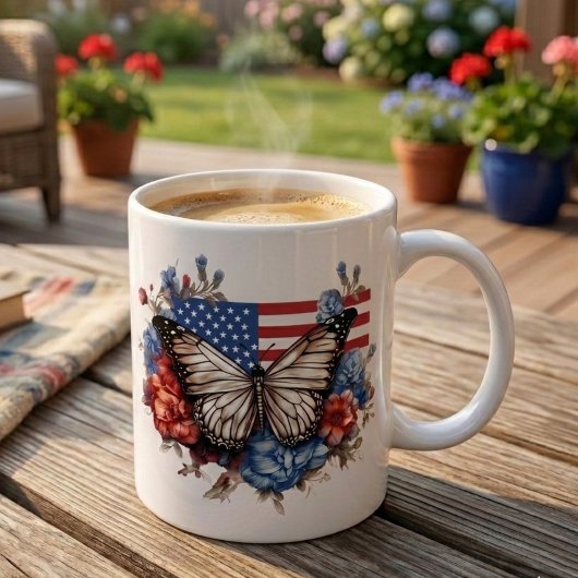 愛国的な7月4日の蝶 コーヒーマグカップ