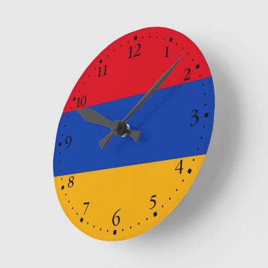 愛国的アルメニア国旗 ラウンド壁時計 (傾斜)