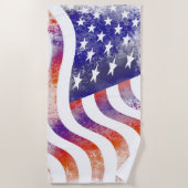 愛国的グランジに流れるアメリカ国旗、オールド・グローリー： ビーチタオル (正面)