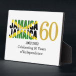愛国的ジャマイカ60周年独立記念日 フォトプラーク<br><div class="desc">国スタイリッシュ民ジャマイカ60周年独立祝の60周年記念のプラーク。このデザインは、JAMAICAの黄色のサルタイヤ国旗で有名なJAMAICAを示している。金ゴールドタイポグラフィは60ではっきりした、黒い文字は1962年から2022年の間。1962-2022文字はカスタマイズ可能なので、名前を追加したり、自分の文字を作成したりできます(例えば、（家族）の名前、グループ、イベント)。このジャマイカの独立プラークは、この重要な記念日か年齢か年の記念日から、愛国的なジャマイカ人のためのお祝い、ディナー、パーティーのための理想的な贈り物であ祝る結婚。このジャマイカのプラークは素晴らし、あなたの特別なジャマイカ独立イベントのための商品であり、あなたのイベントに合わせて言葉を変更することができる。ジャマイカの招待状、服、パーティー用品、ギフトアイディアに合わせてJAMAICA AT 60 Collection by Bereanデザインで入手できる。</div>