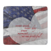 愛国的ハート国旗、軍隊謝意 カッティングボード (正面)