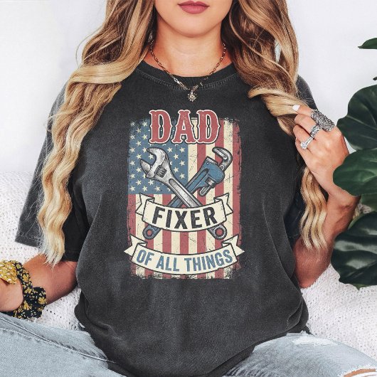 愛国的パパは万能工具の使い手 ウォールナットレンチ Tシャツ