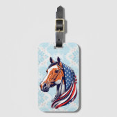 愛国的プライド：アメリカ国旗を掲げた四季馬 ラゲッジタグ (正面縦)