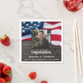 愛国的素朴なアメリカ国旗の軍隊卒業 スタンダードカクテルナプキン (インサイチュ)