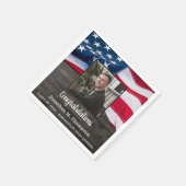 愛国的素朴なアメリカ国旗の軍隊卒業 スタンダードカクテルナプキン (角)