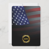 愛国的軍隊アメリカ国旗と金ゴールドイニシャル 招待状 (裏面)