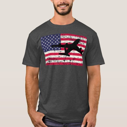 愛国的KC135成層圏ジェットアメリカ国旗 Tシャツ (正面)