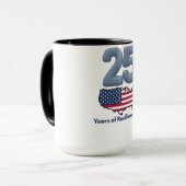 愛国者の日25周年 9/11 復興の年々 マグカップ (正面左)