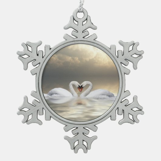 愛情のあるクリスマスの白鳥 スノーフレークピューターオーナメント (正面)