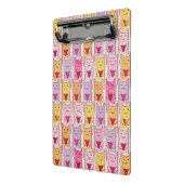 愛情のあるハートを持つかわいい猫 ミニクリップボード (アングル2)