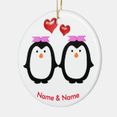 愛情のあるペンギンのカップル2人の女性 セラミックオーナメント (左)