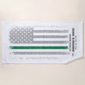 愛情のあるメモリ軍隊薄い緑の線フラグ ビーチタオル (正面)