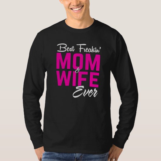 愛最高のの抱擁でフリーキンの母と妻 Tシャツ (正面)