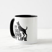 愛犬が私の人生を走らせる ミニマルな犬の引用アート マグカップ (正面左)