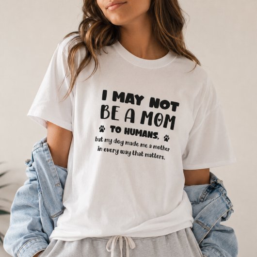 愛犬が私を母親にしてくれた – 愛情あふれるドッグマムギフト Tシャツ
