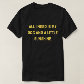 愛犬と少しの陽ざしがあればそれでいい Tシャツ