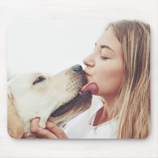 愛犬のキス 写真 マウスパッド (正面)