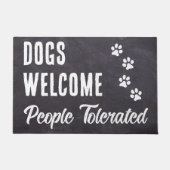 愛犬の愛犬を大目に見おもしろいた人々を迎える犬 ドアマット (正面)