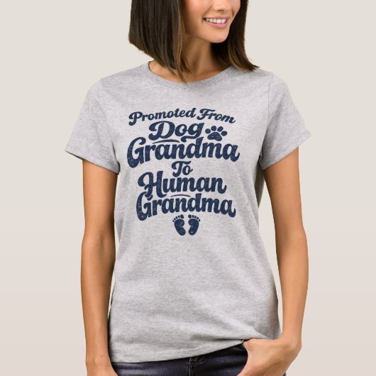 愛犬の祖母から人間の祖母に昇格したレトロデザイン Tシャツ (正面)