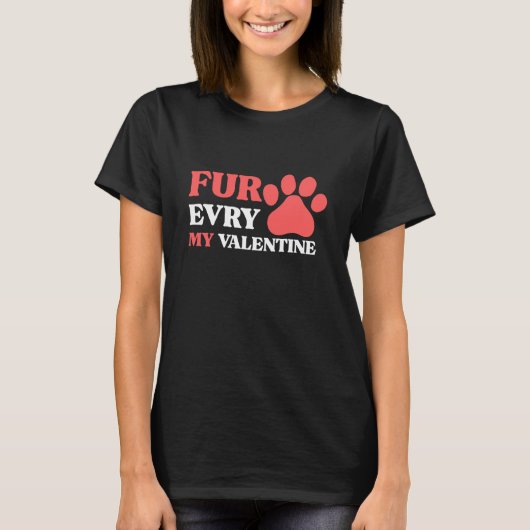 愛犬家のためのキュートな犬の足型バレンタインデザイン Tシャツ (正面)