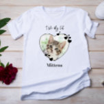 愛猫のハートパーソナライズされたペット Tシャツ<br><div class="desc">こ運このペットフォカスタムト犬の恋人シャツと一緒に行く所で君と友最高の人！猫ママと猫猫好きのパパが必要だ！猫が好きなおもしろい引用文「猫が好き」のシャツが…猫の写真と名前をお気に入りの使ってパーソナライズ。COPYRIGHT © 2022 Judy Burrows,  Black Dog Art - All Rights Reserved.猫のハートパーソナライズされたペットTシャツ大好き</div>