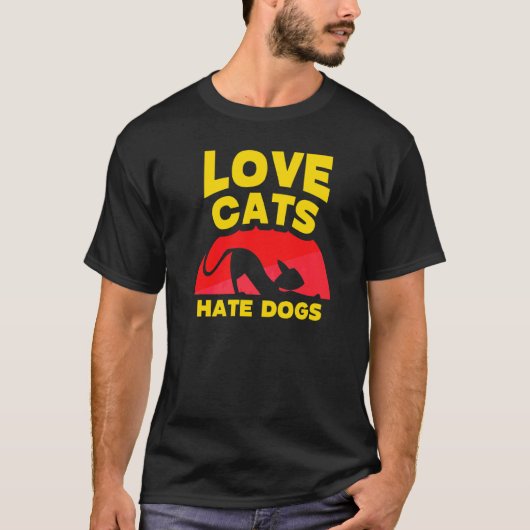 愛猫は犬を嫌いペット猫は動物 Tシャツ (正面)