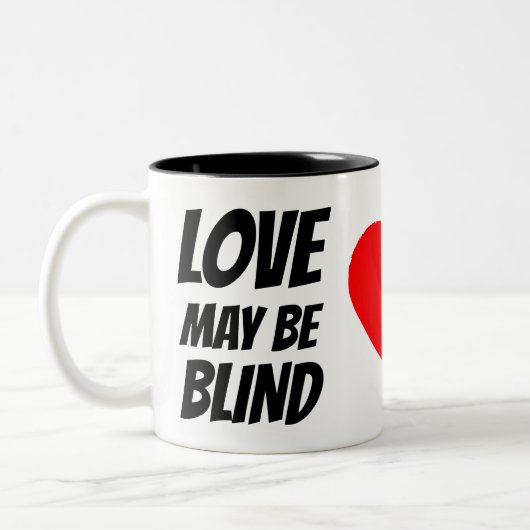 "愛盲目であるかもしれません結婚です実質の驚嘆的事件" ツートーンマグカップ (左)