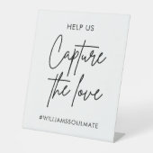 愛結婚のハッシュタグを捉える 台座サイン (正面)