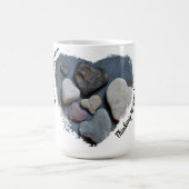 愛考えの岩とハート型の岩 コーヒーマグカップ (中央)