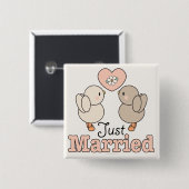愛鳥のたった今結婚しましたボタン 缶バッジ (正面&裏面)