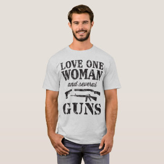 愛1女性および複数の銃のTシャツ Tシャツ