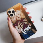 「愛」のオーバーレイ写真 iPhone 15 MINIケース<br><div class="desc">この運モノグラムと写真のデザインでは、あなた方と最も特別な時コンテンポラリー間をパーソナライズされたどこでも。ハートロック。</div>