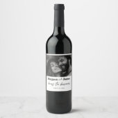 愛I幸せなカップルカスタムフォト白黒 ワインラベル (正面)