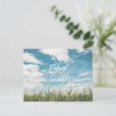 感動的な引用文は緑分野を"今日"楽しみます ポストカード (スタンド正面)