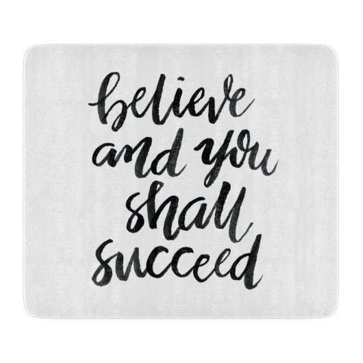 感動的な引用文: 信じれば成功します カッティングボード (正面)