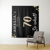 感動的な70歳の誕生日パーティー 黒い背景 タペストリー (インサイチュ)