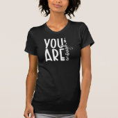 感動的タイポグラフィシンプルは十分だ Tシャツ (正面)