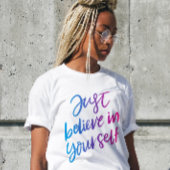 感動的信じT型 – 日を豊かにする Tシャツ