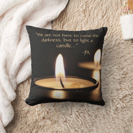 感動的引用文がロウソクに火を付ける クッション (ブランケット)