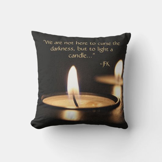 感動的引用文がロウソクに火を付ける クッション (正面)