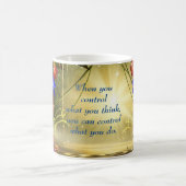 感動的引用文でマインドセットの青い金ゴールドを強化 コーヒーマグカップ (中央)