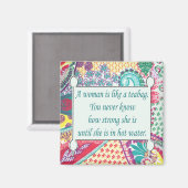 感動的引用文、女性はティーバッグのようなものだ マグネット (正面/裏面)