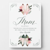 感謝してい母が脇に立つハイヒール結婚 フォトプラーク (正面)