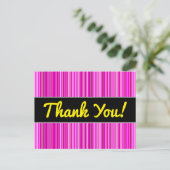 感謝してい+薄いマゼンタおよびピンクの色のストライプパターン ポストカード (スタンド正面)