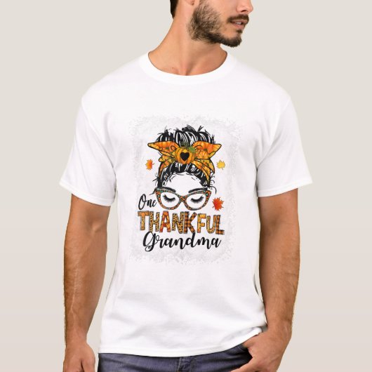 感謝する祖母のボサボサお団子 Tシャツ (正面)